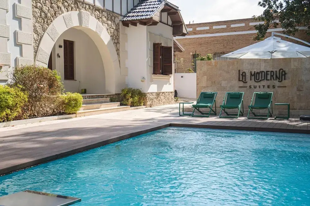 La Moderna Suites