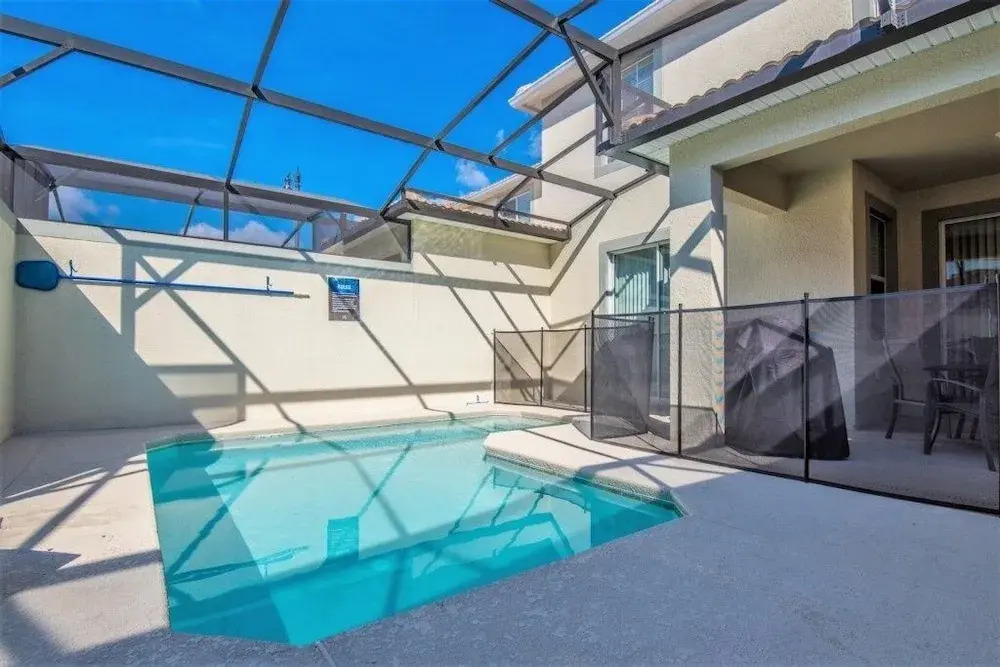 Amazing 4 Bedroom Storey Lake Townhouse by Redawning