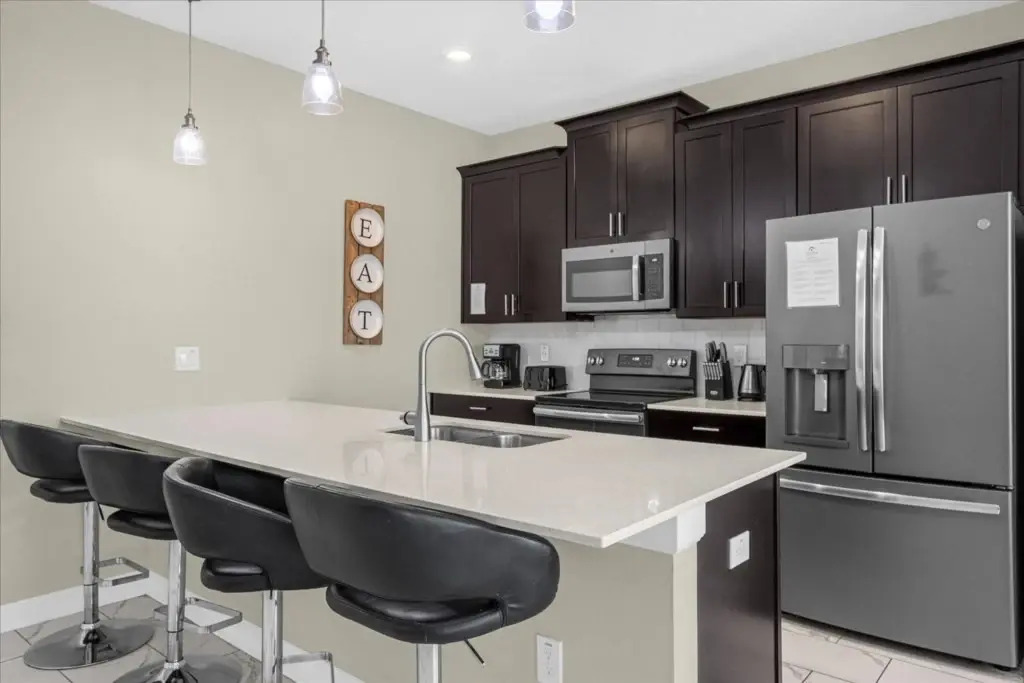 5 Bedrooms 4 Bathrooms Storey Lake 3133 Pp