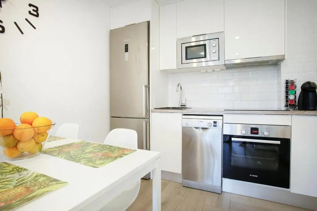 BEACH APARTMENT with BBQ, PS4, BIKES!