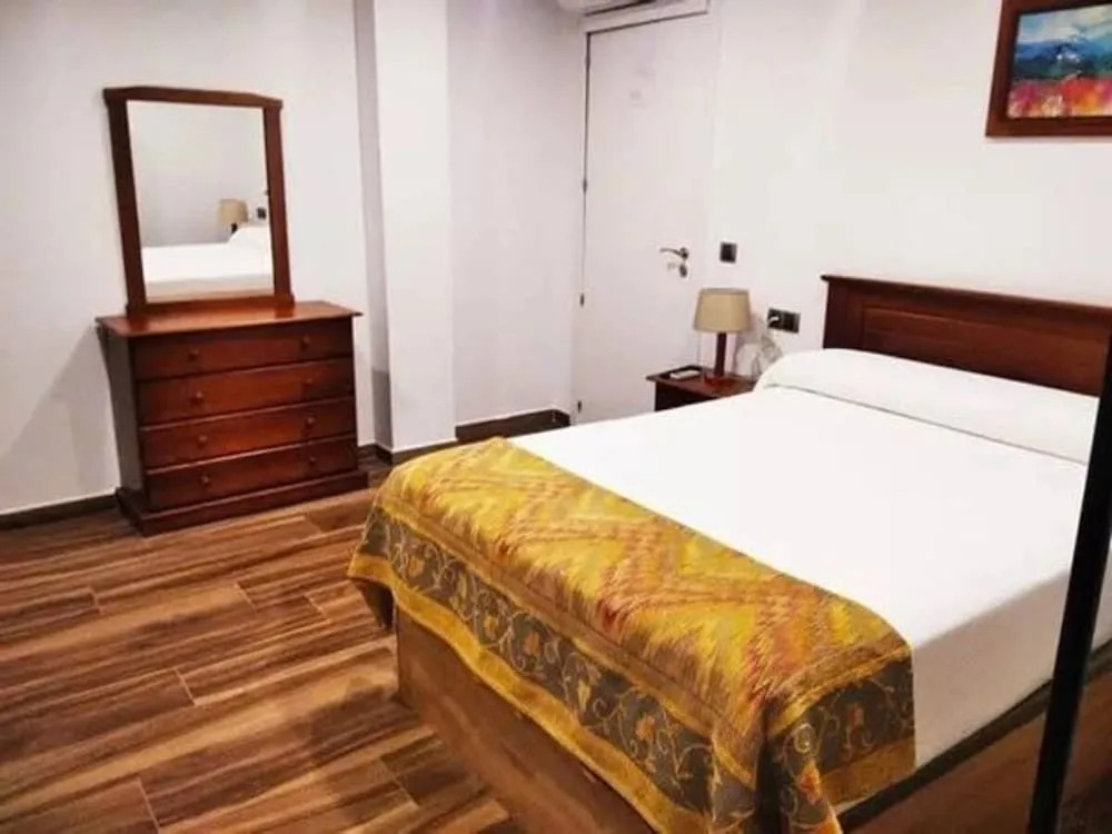 Apartamentos & Casa Rural Boada con Jardin Interior y Barbacoa