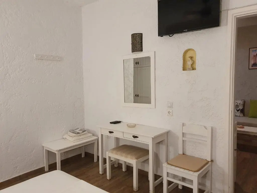 Elenis Studios