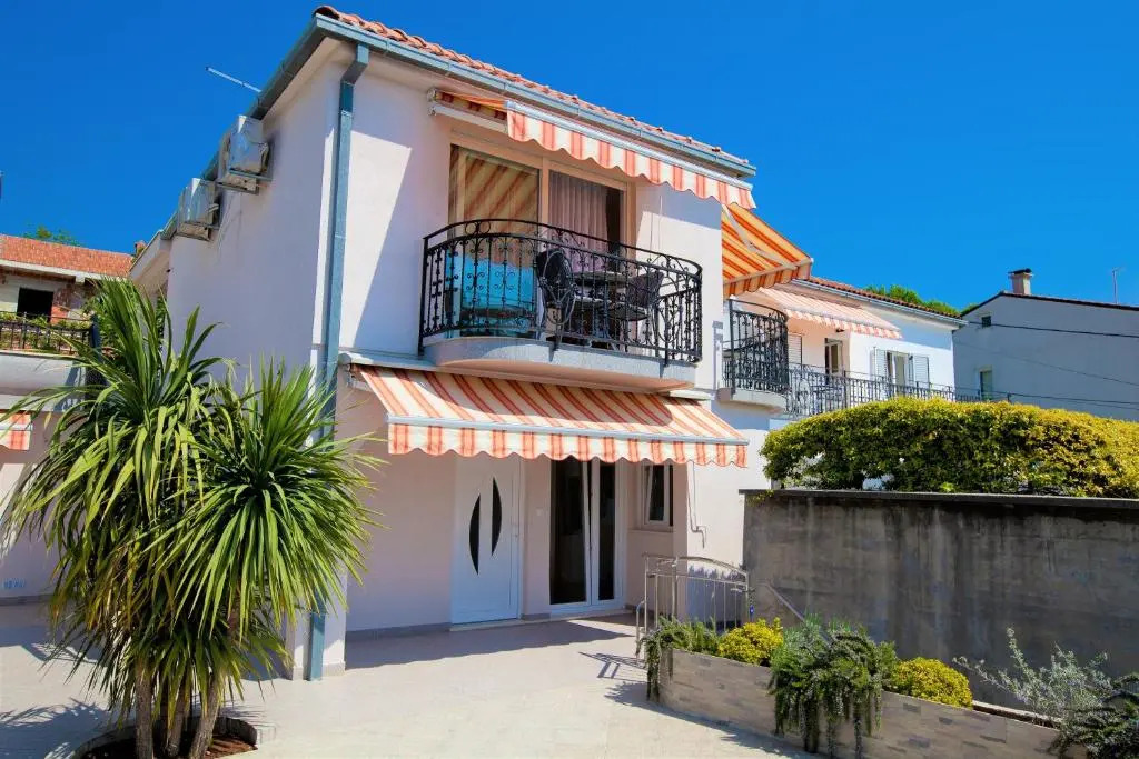 Apartmani Crikvenica 30175 - Carmen