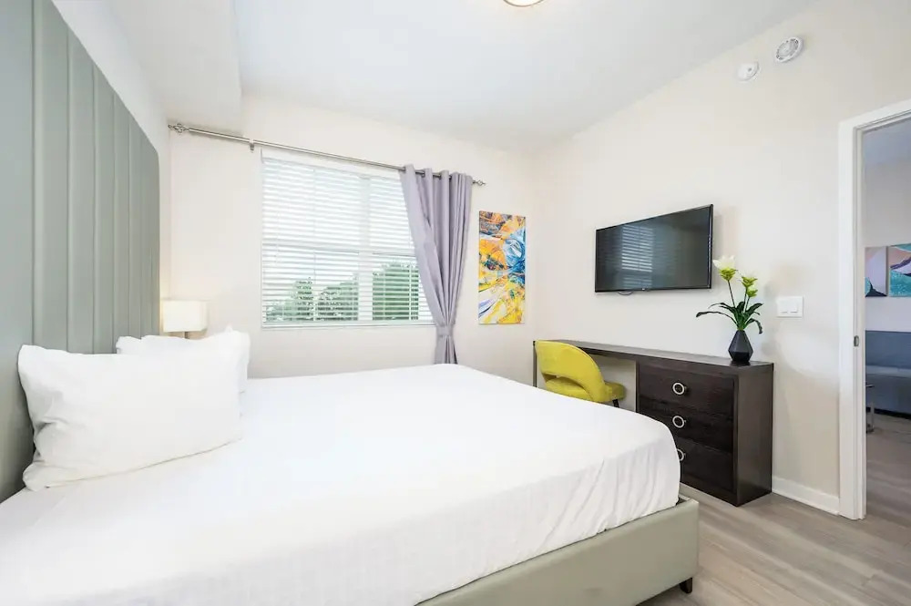 Brand New Modern Vista Cay Reserve Condo - 5008