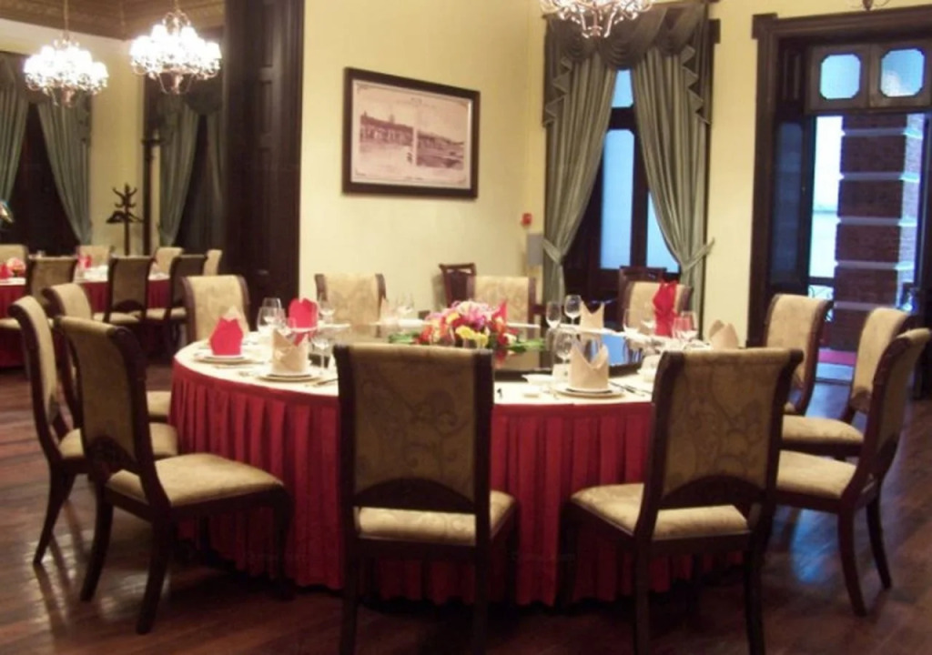 Customs Hotel