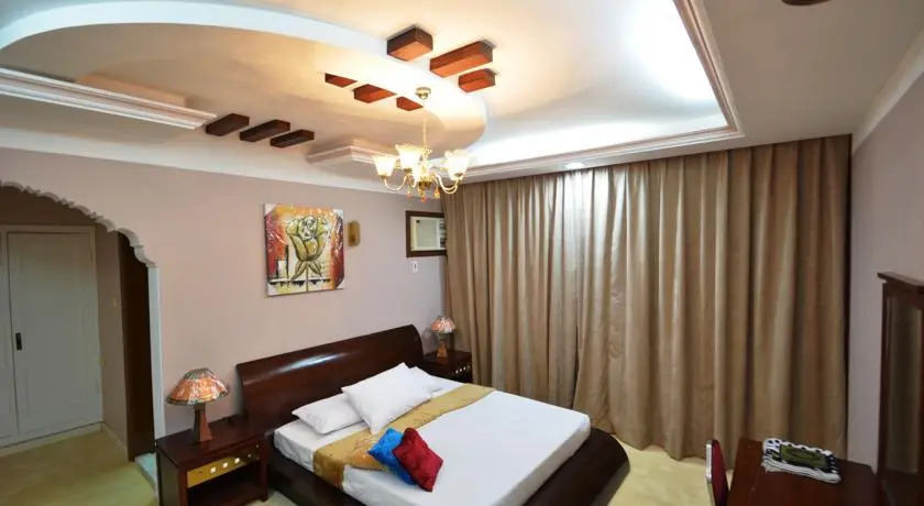 Al Barraq Hotel