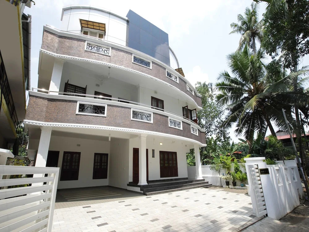 OYO Rooms 025 Near Goverdhan Sagar Lake