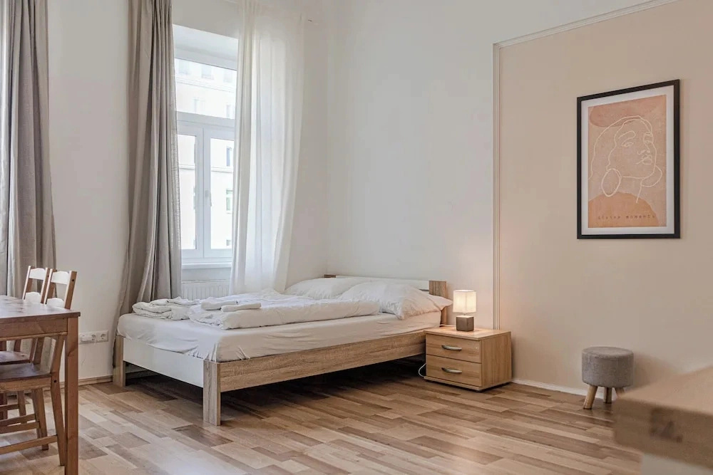 Special Vintage Apartment Near Downtown