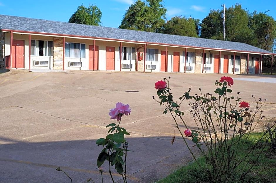 Ozark Inn & Suites