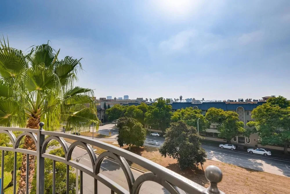 Beverly Hills/Weho Amazing Penthouse 2BR Across From Cedars Sinai (BW-4)