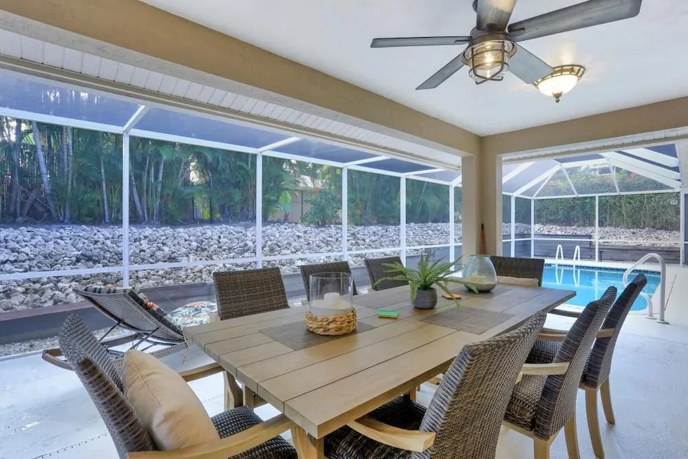 Quiet Inland Home With Pool, two Queen Beds and Grill