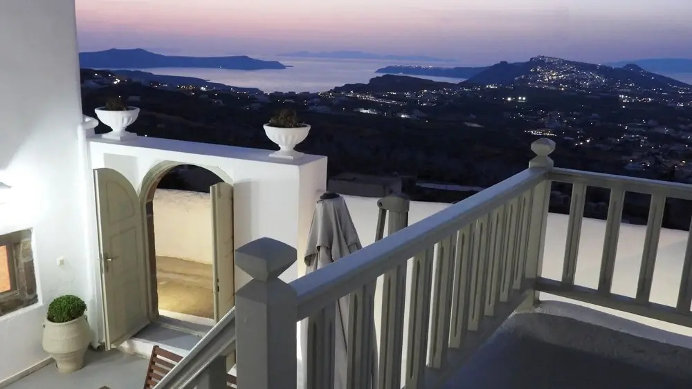 Santorini 180 Degrees