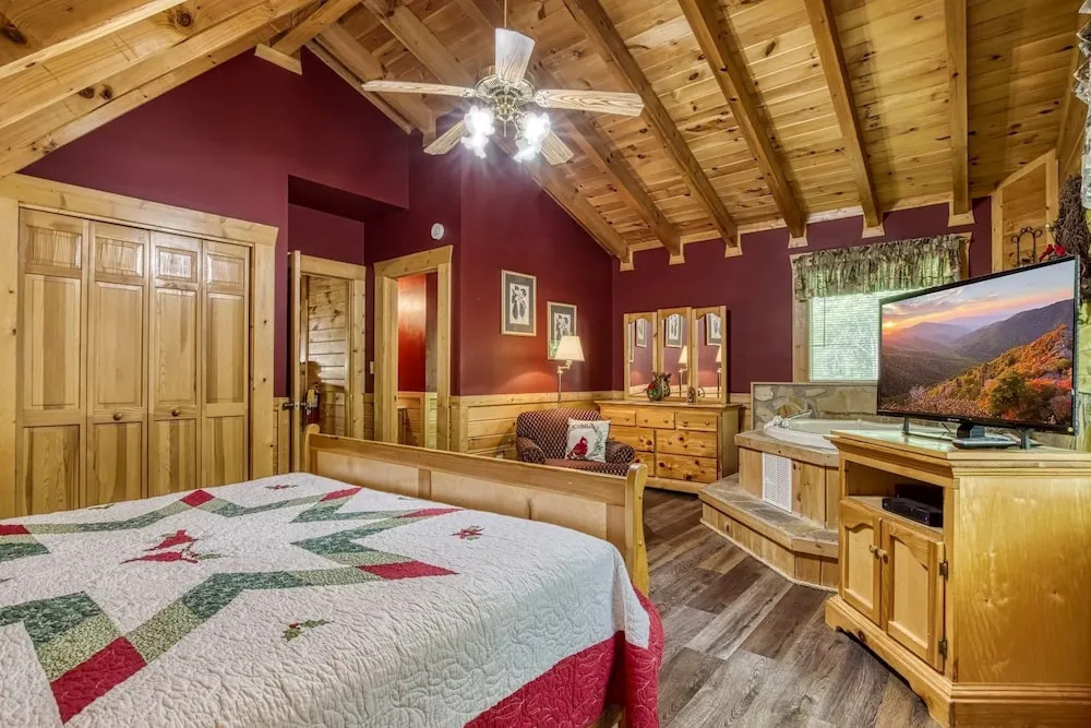 Er215 â Red Bird Haven Great Location â Close To Town! 3 Bedroom Cabin by RedAwning