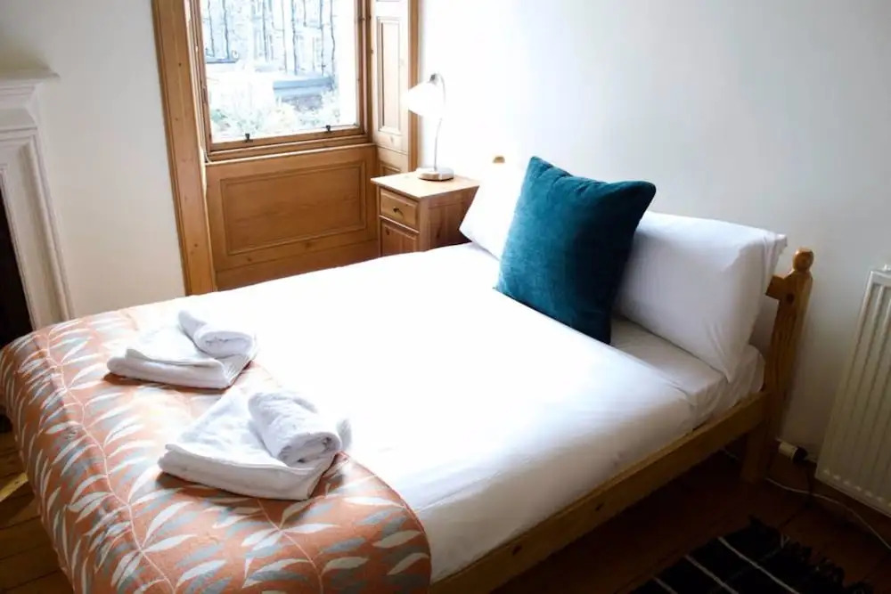2 Bedroom Flat Near The Kings Theatre