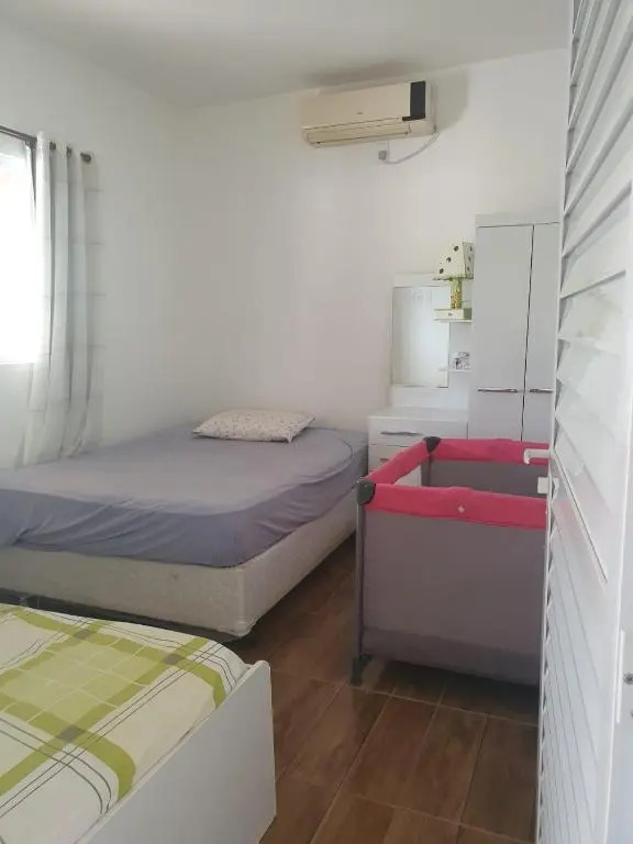 Casa com 2 dormitórios entre Praia do Rosa e Barra de Ibiraquera