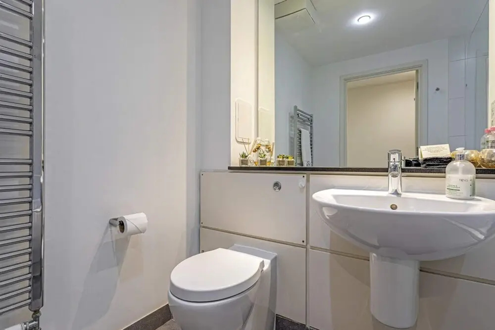 Bright 1 Bedroom Apartment Near London Bridge With Balcony