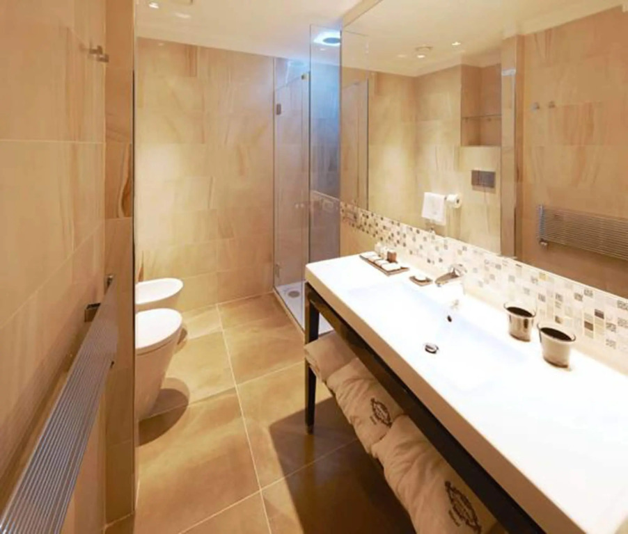 Отель Harrys Bar Trevi Hotel & Restaurant