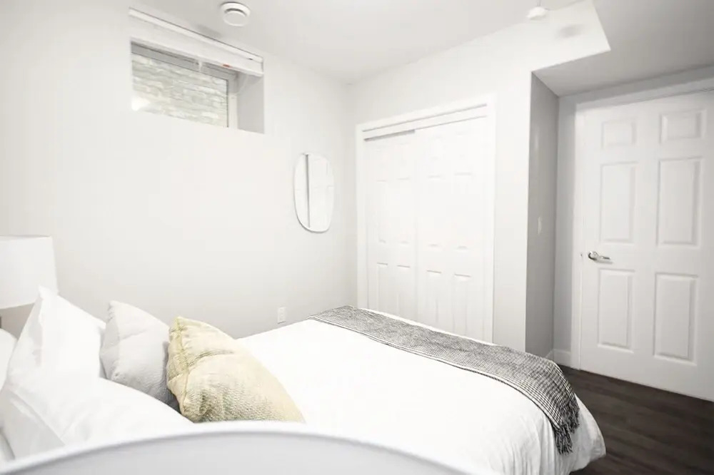 Modern 3BR Unit on Jessie Ave With Insuite Laundry