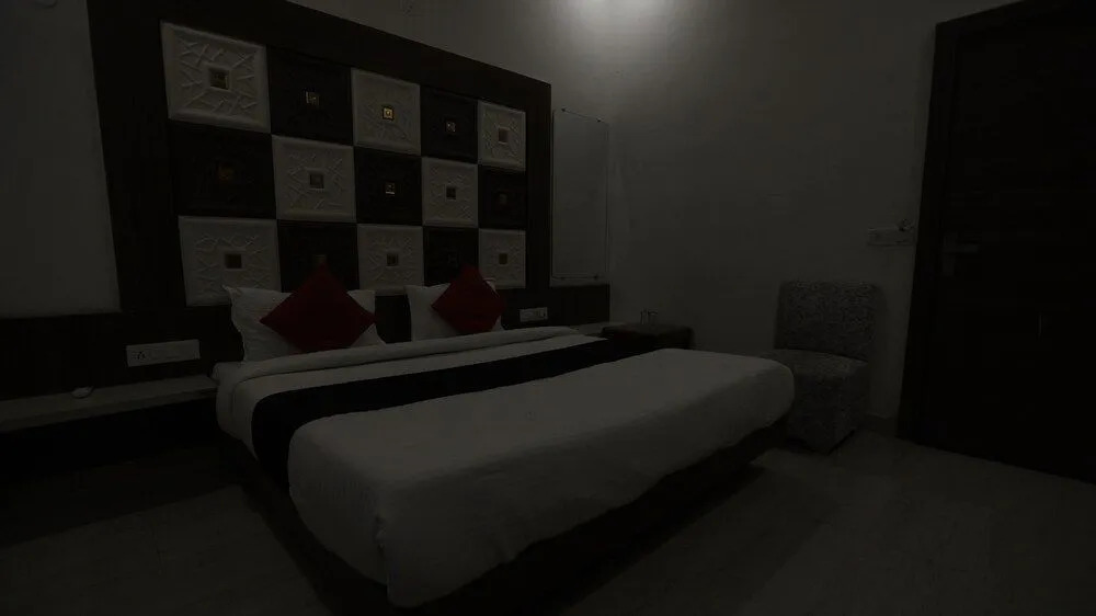 OYO 77326 Hotel Royal View