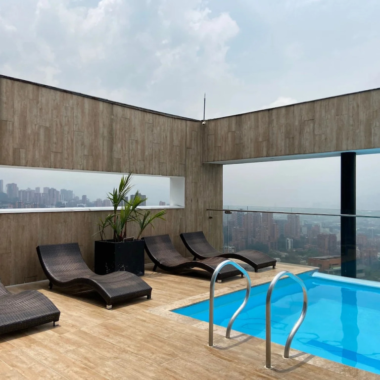 w Captivating 1BR in El Poblado