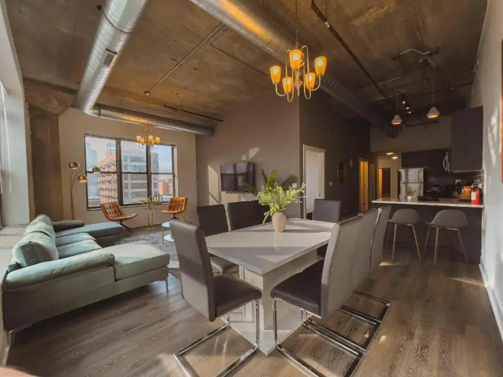 Spacious and Luxurious 3br/2ba near McCormick Place with optional parking