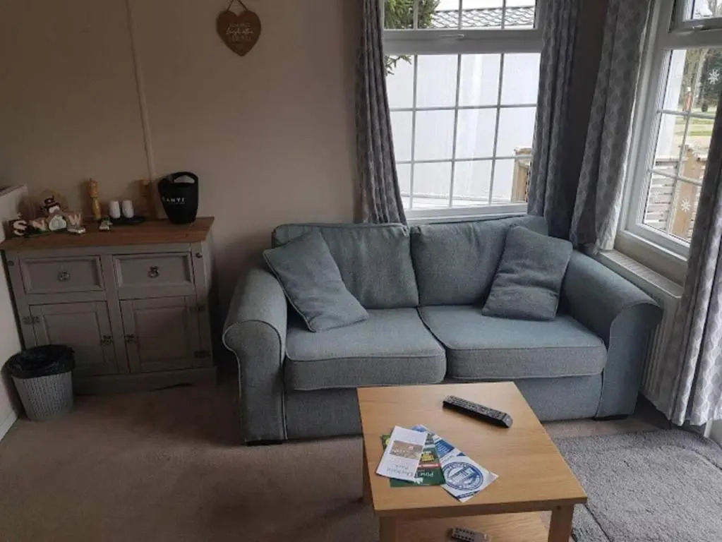 Lovely 2-bed Chalet at Robinhood Retreat Free Park