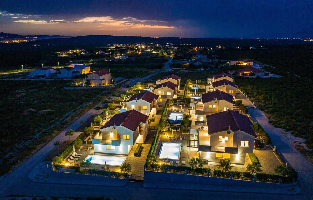 Amazing Home in Debeljak with Outdoor Swimming Pool, Hot Tub & 4 Bedrooms