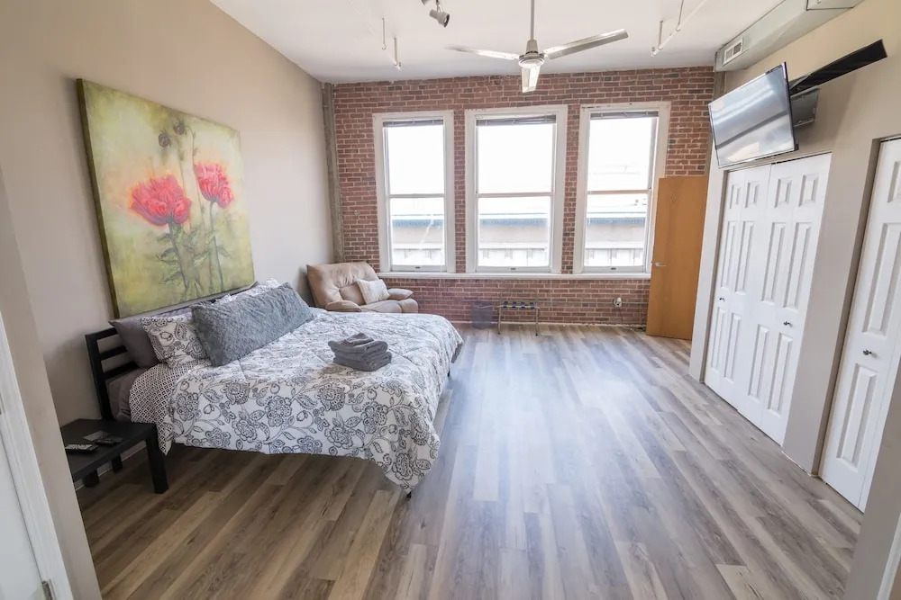 Penthouse Loft in The Heart of Downtown