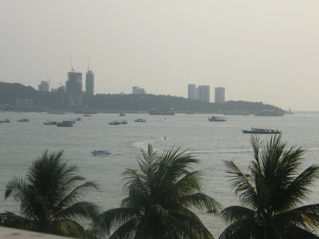 The Beach Front Resort, Pattaya