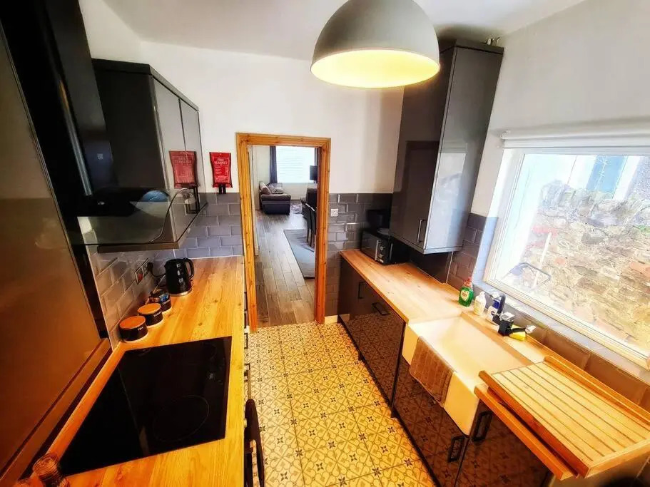 Lovely 3 bedroom house with garden and parking