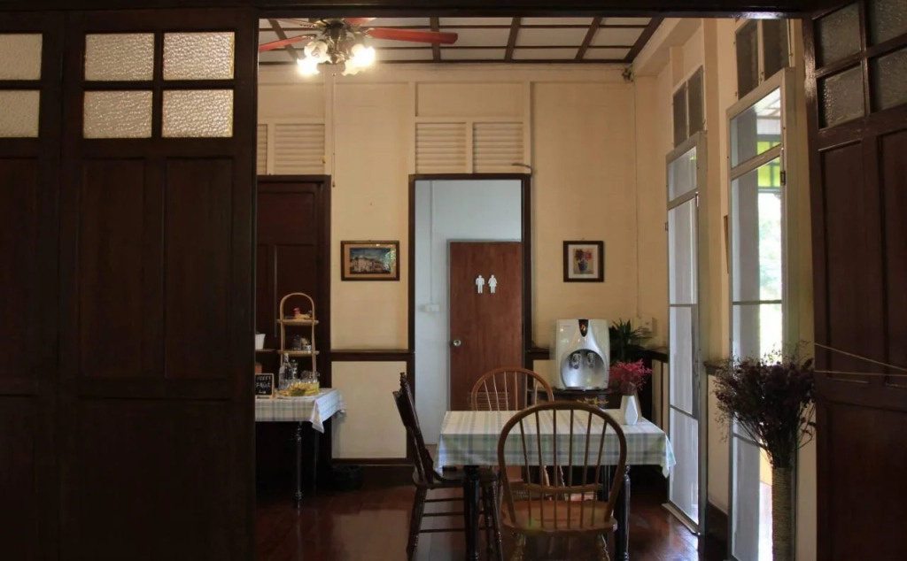 24 Samsen Heritage House