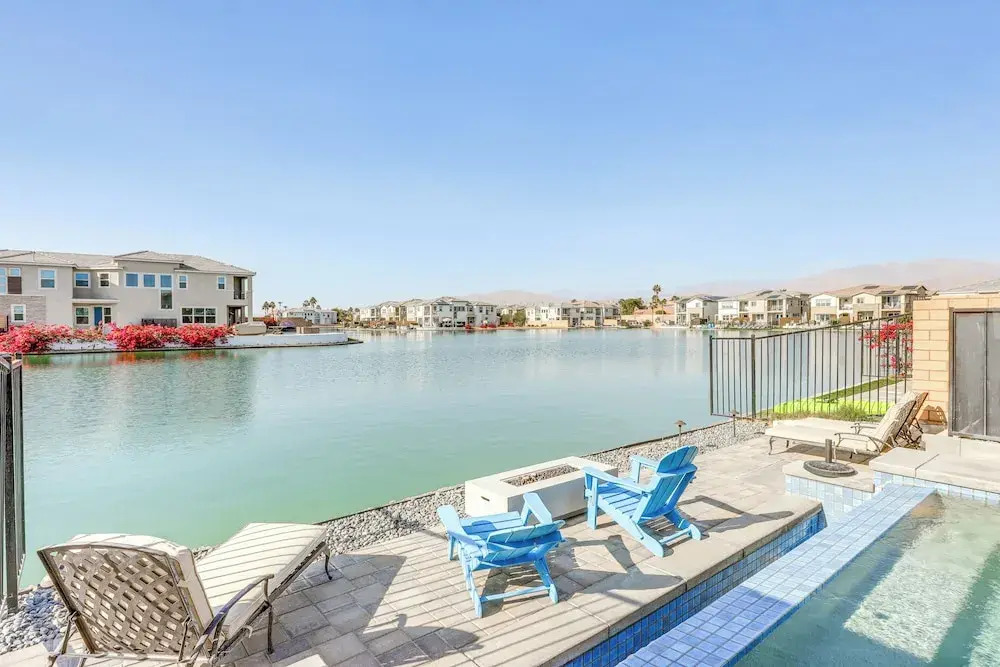 Luxe Indio Lake House 7 Mi to Coachella!
