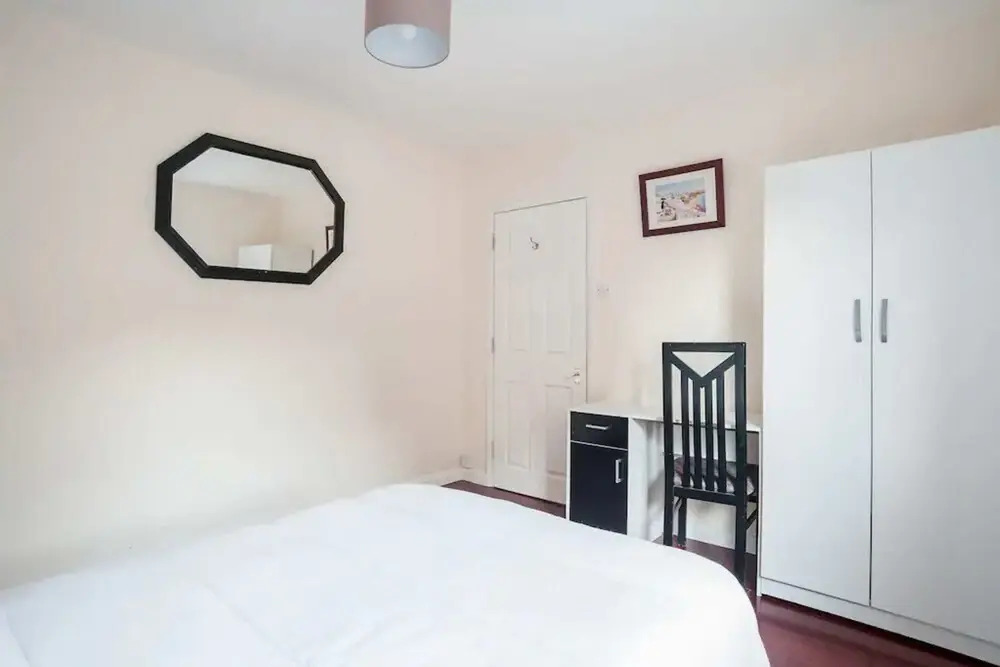 Homely 2 Bedroom House By Canary Wharf