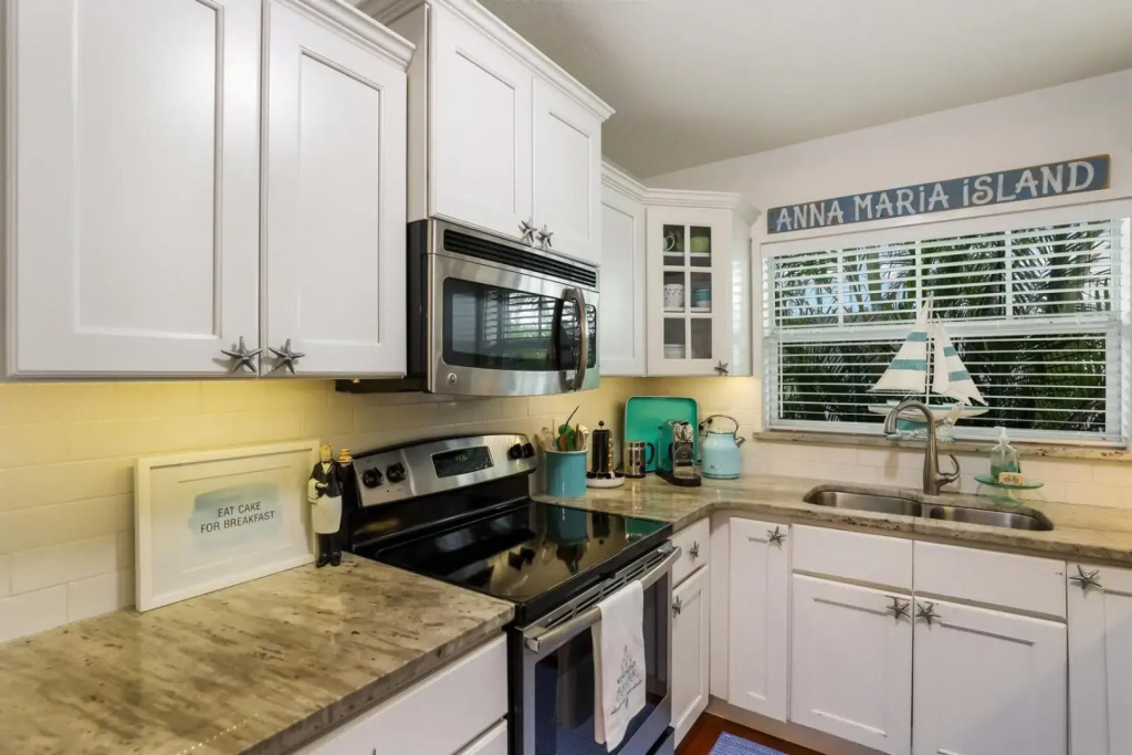 Bean Point Beach Cottage - 709 N Bay