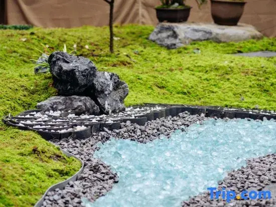 Yuncijian Private Hot Spring Homestay (Emeishan Baoguo Temple Tourist Center)