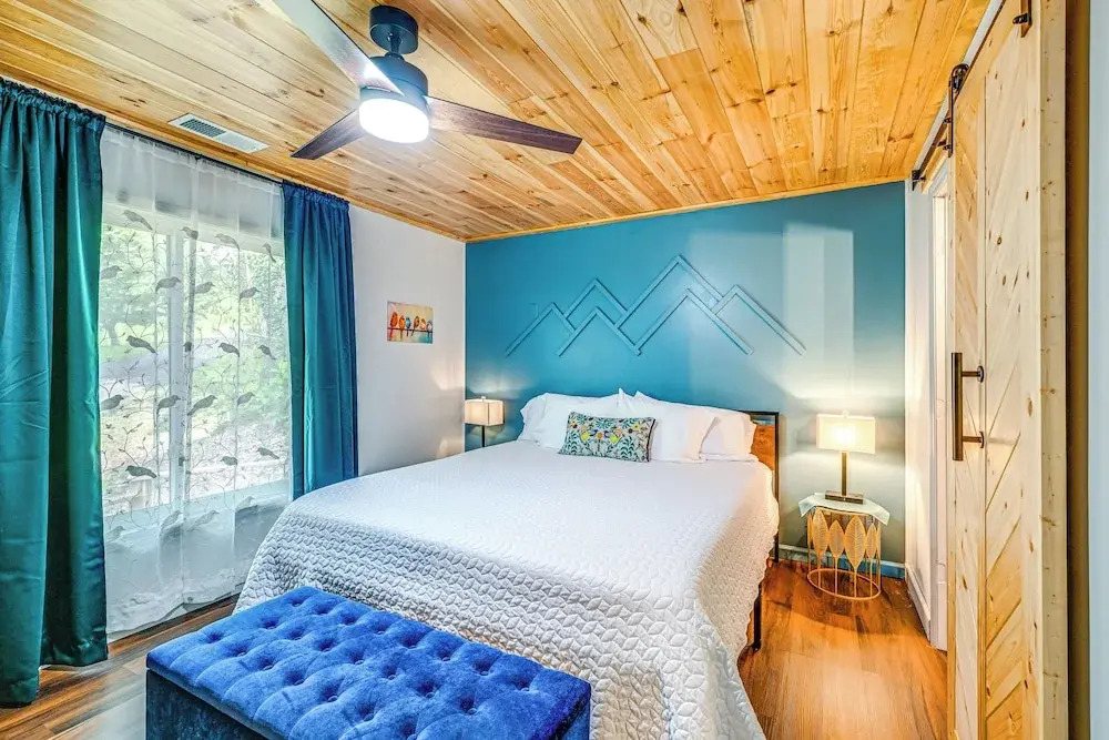 Renovated Franklin Home w/ Mountain-view Deck!