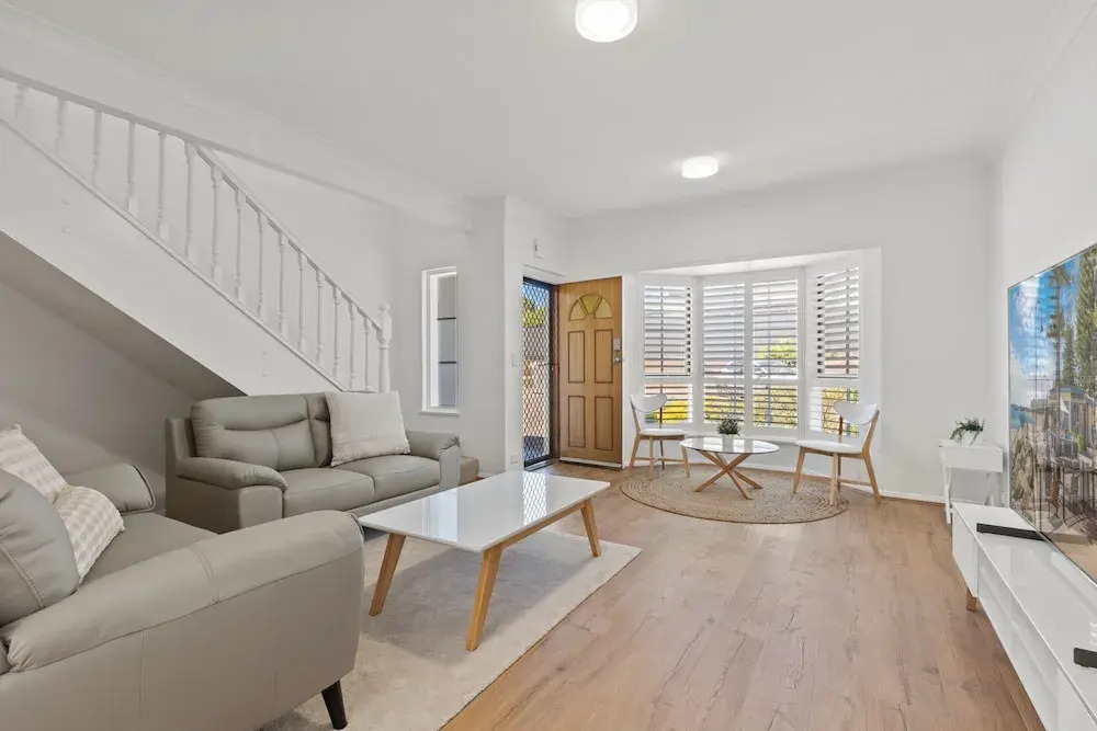 Elegant 3-bed Home From Sunny Glenelg Beach