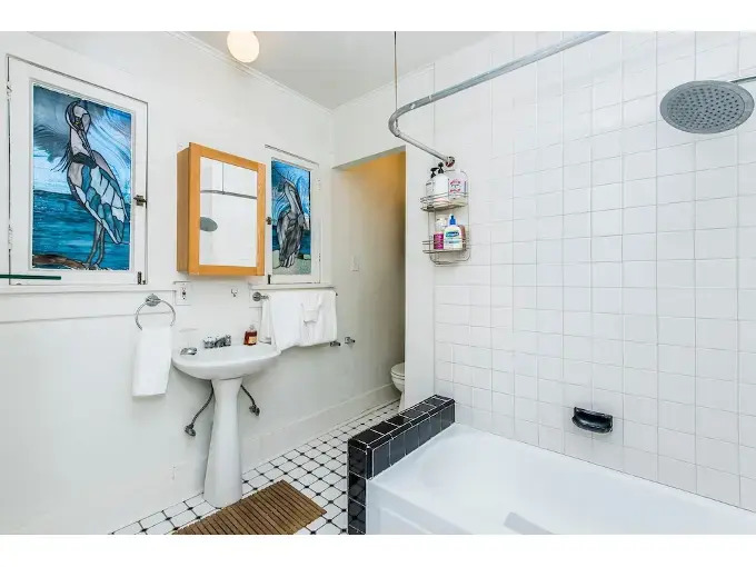 Charming 2 Bedroom Bungalow in Silver Lake