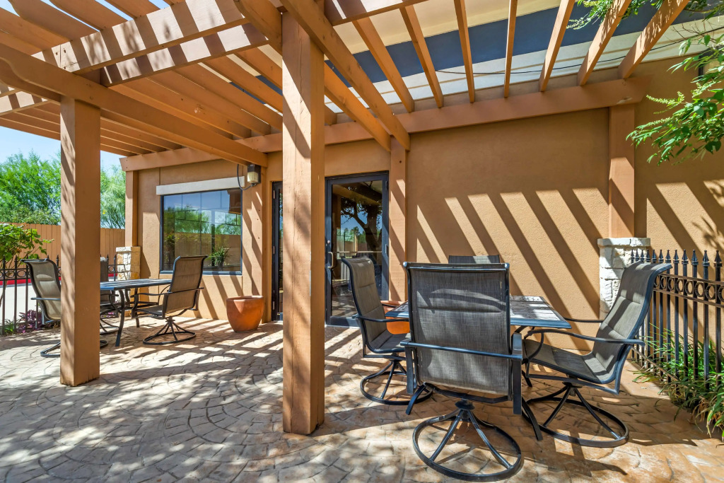 Best Western Plus Lytle Inn and Suites
