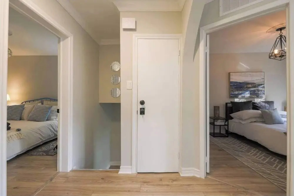 Casa Hotels: Modern 2BR Suite in Leslieville