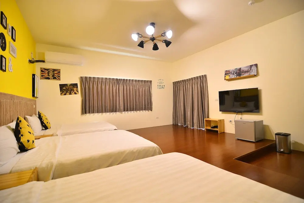 Paper Jet B&B