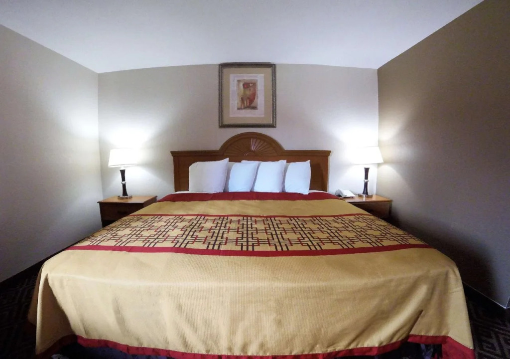 Travel Inn and Suites- Sikeston Miner I-55 exit-67