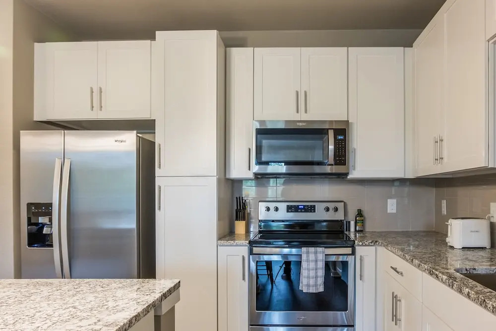 Baymeadows 2 BR Apt by Frontdesk