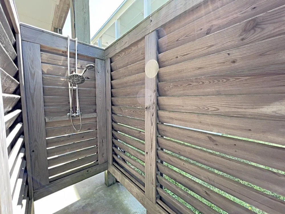 Beaches Be Trippin' 4 Bedroom Home by RedAwning