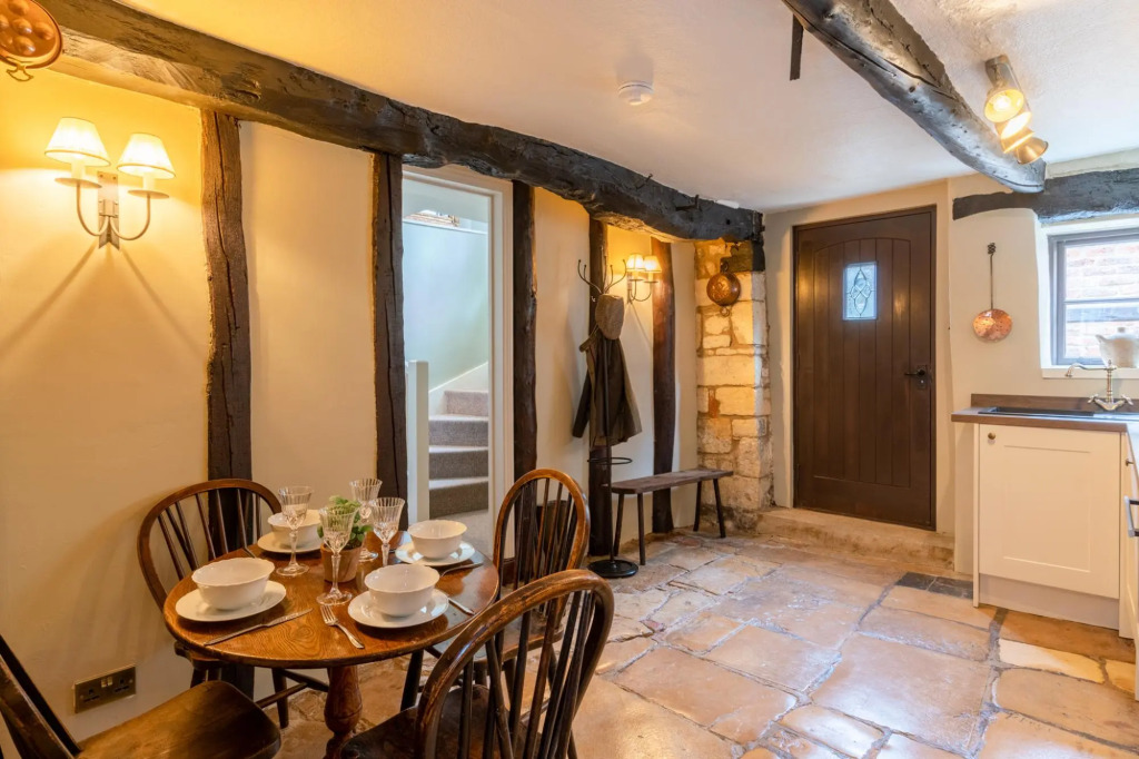 Cotswold Cottage in Winchcombe Near Broadway