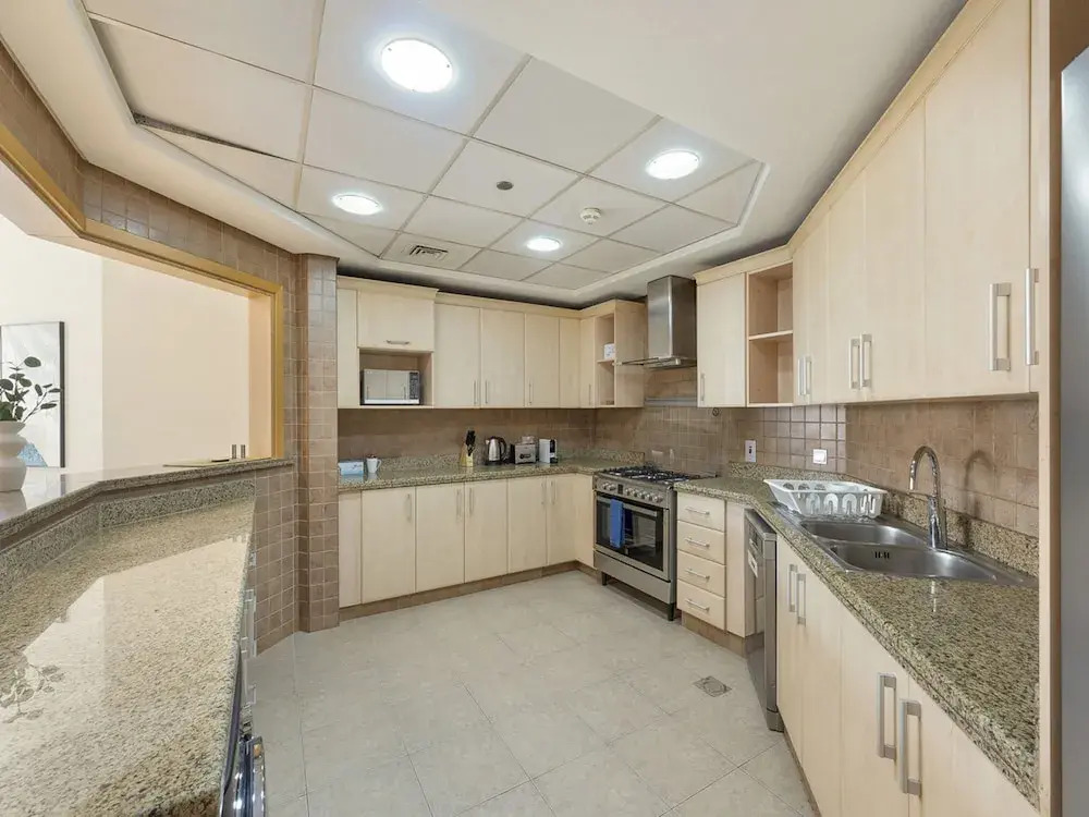 Short-stay at Al Haseer - 4 Beds Palm Holiday Apt
