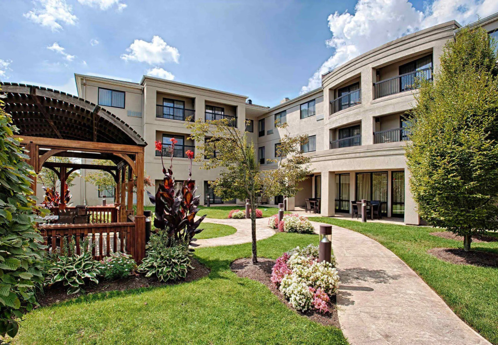 Courtyard Wall at Monmouth Shores Corporate Park