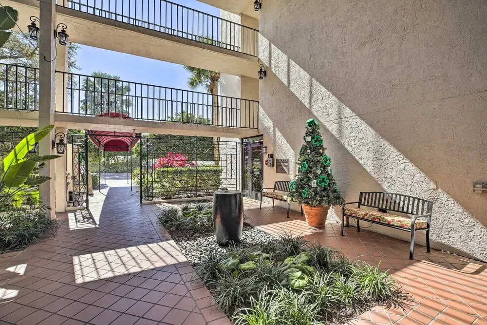 Sunny Siesta Key Condo w/ Beach Access + Pool!