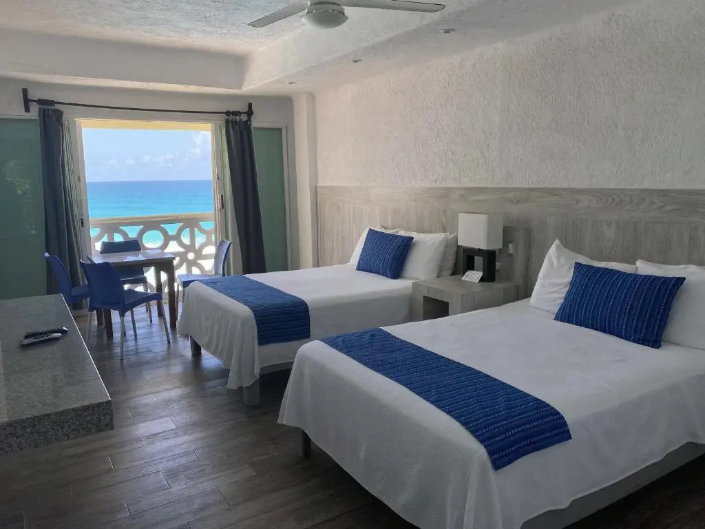 Cancun Plaza - Best Beach