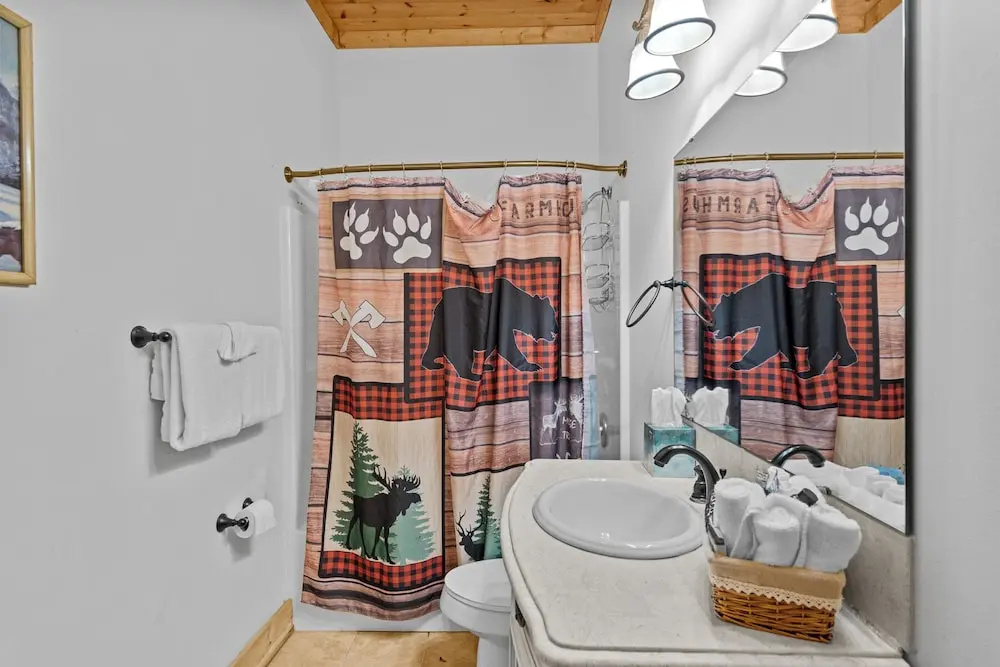 Beech Mountain Breeze - Views, pet Friendly, hot Tub, Sleeps 14